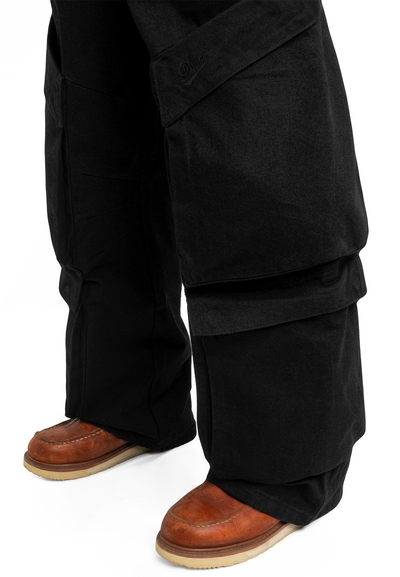 DRUM SELECT Twin Pockets Detailed Baggy Cargo Jeans- Black