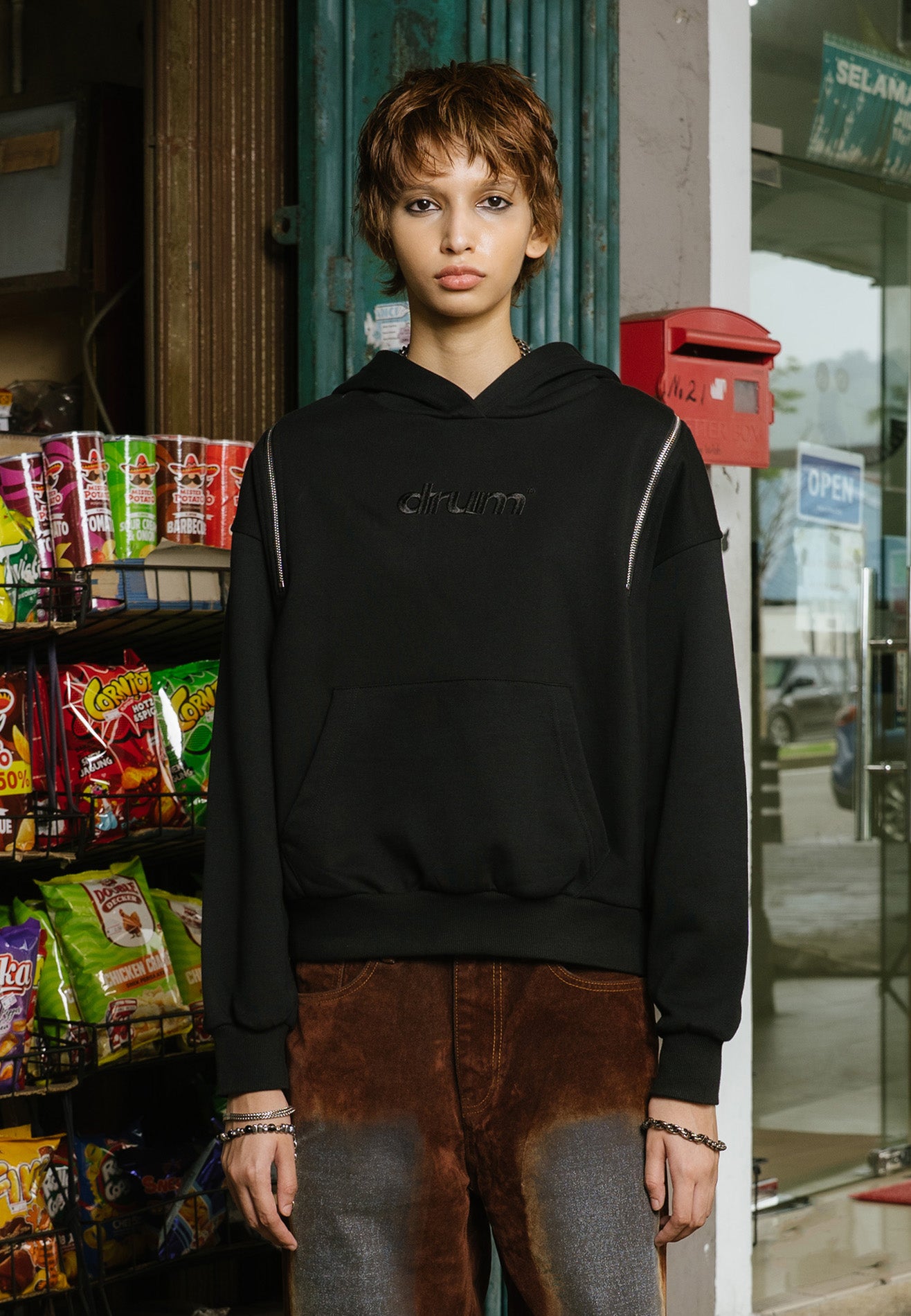 DRUM S. Women Logo Embroidey Zipped Details Hoodie - Black