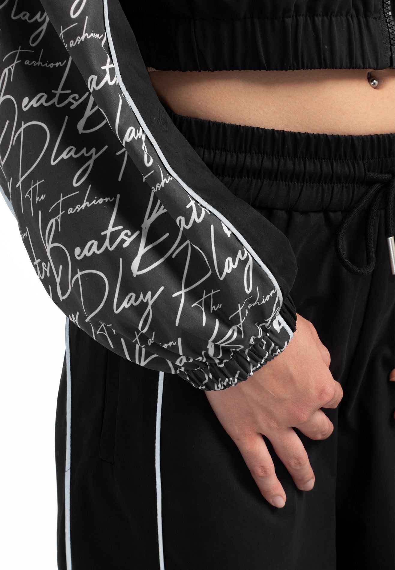 Select Women Lightweight Reflective Print Crop Jacket- Black