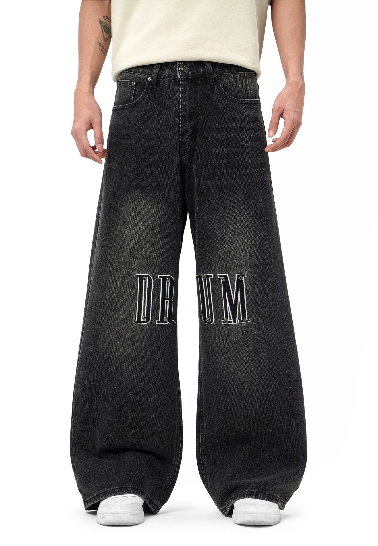DRUM SELECT Studded Embroidery Baggy Jeans- Black