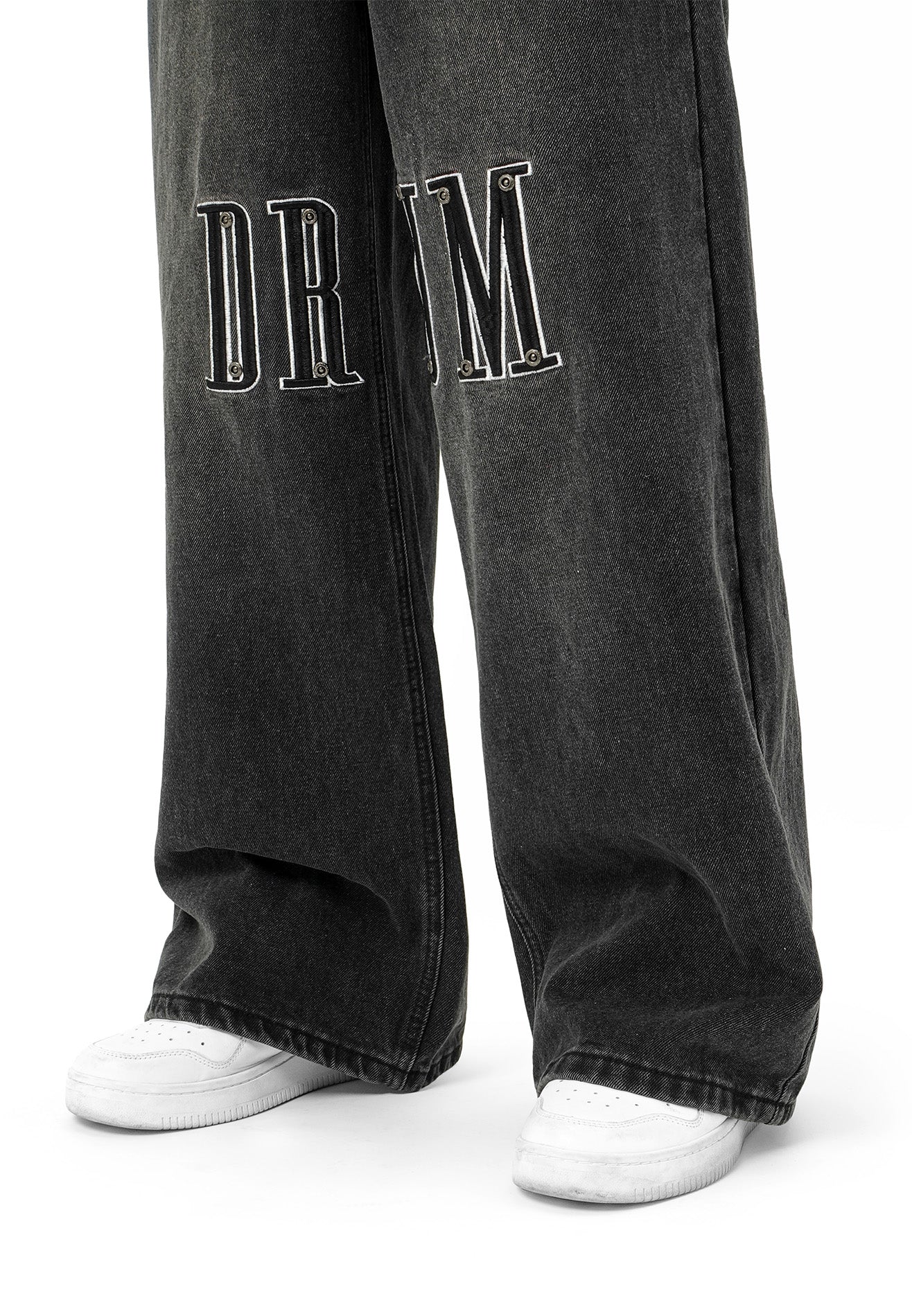 DRUM SELECT Studded Embroidery Baggy Jeans- Black