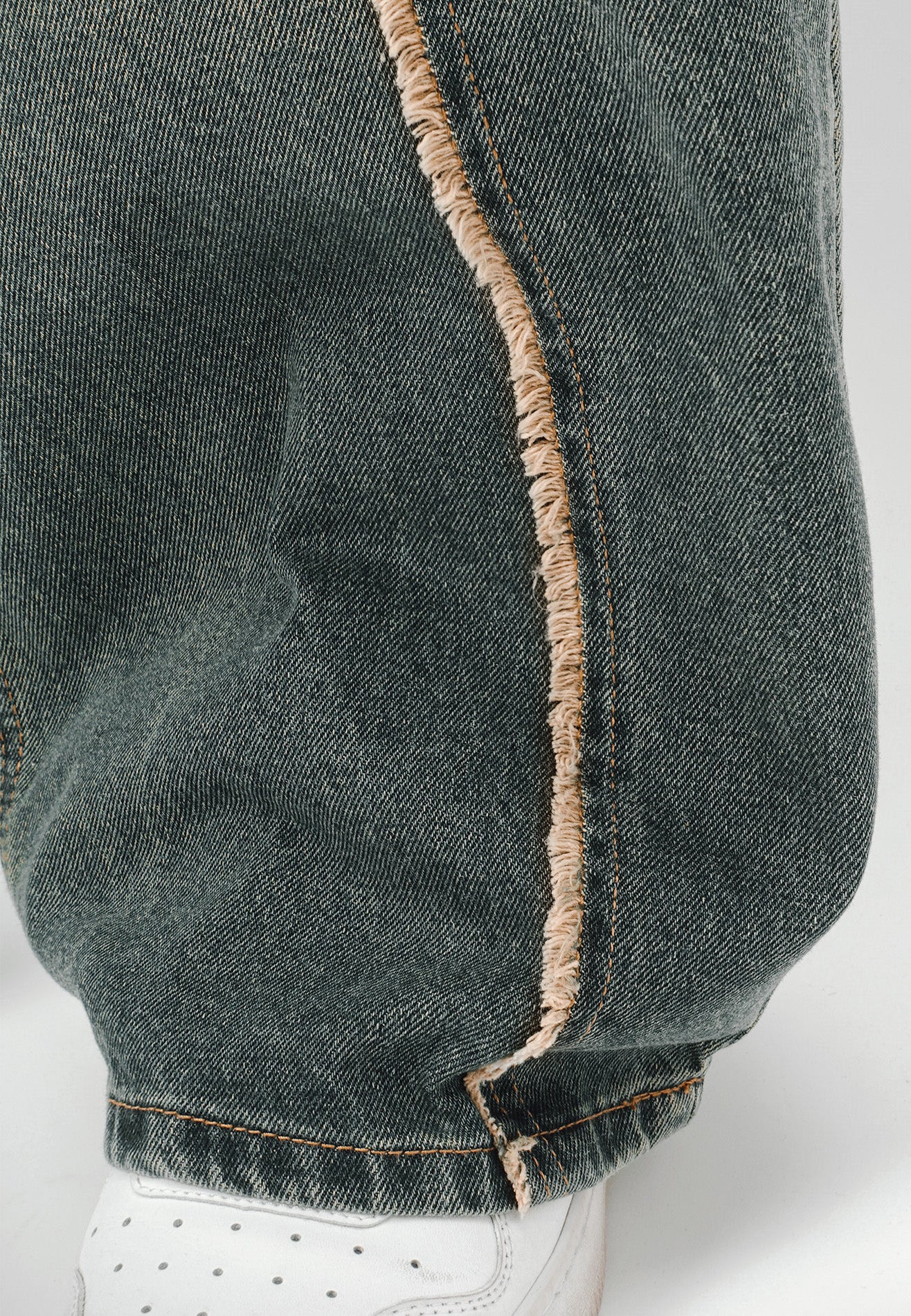 DRUM SELECT Frayed Hem Baggy Jeans- Blue