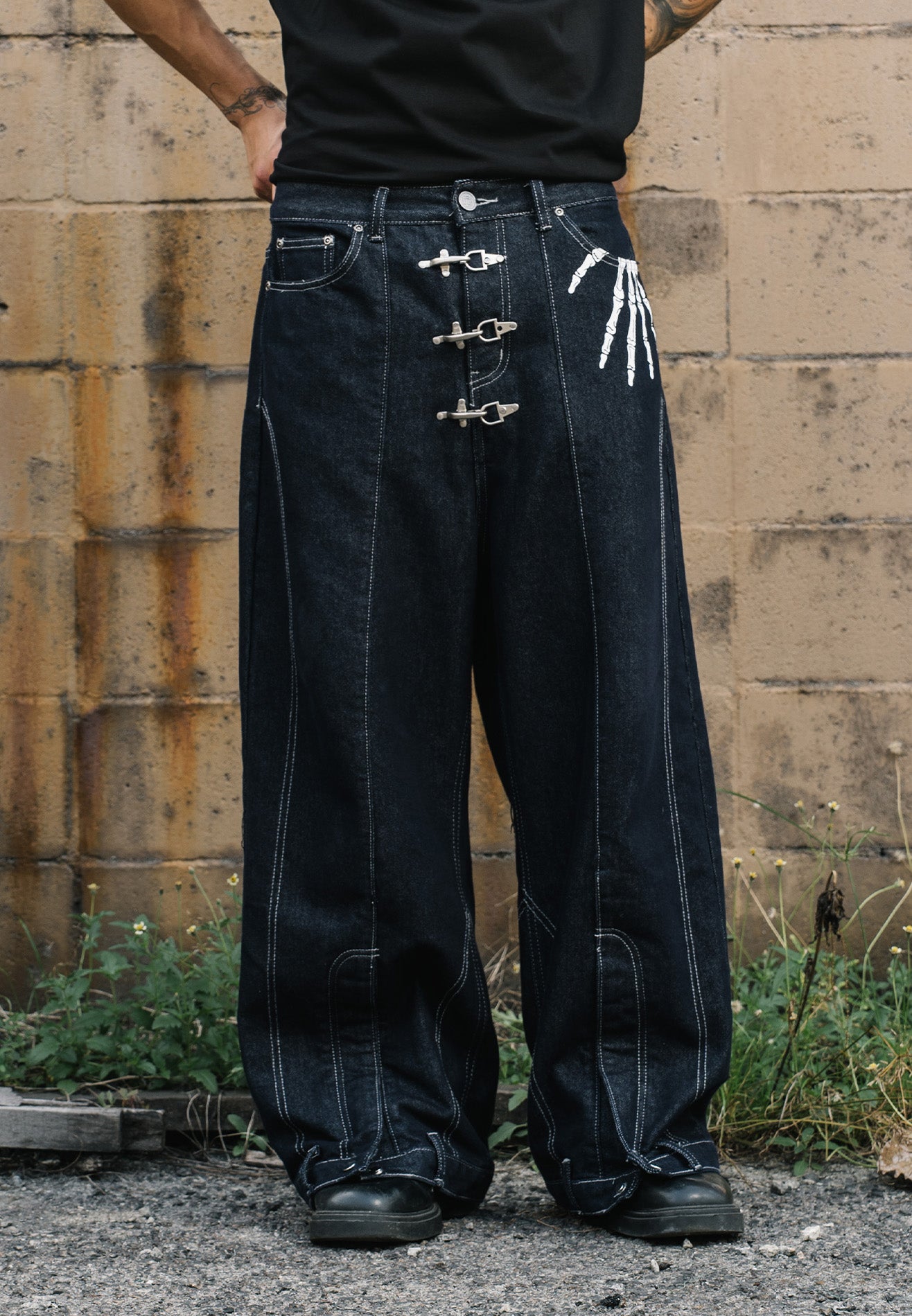 DRUM S. Denim Syndicate Clasp Buckle Bone Baggy Jeans- Navy