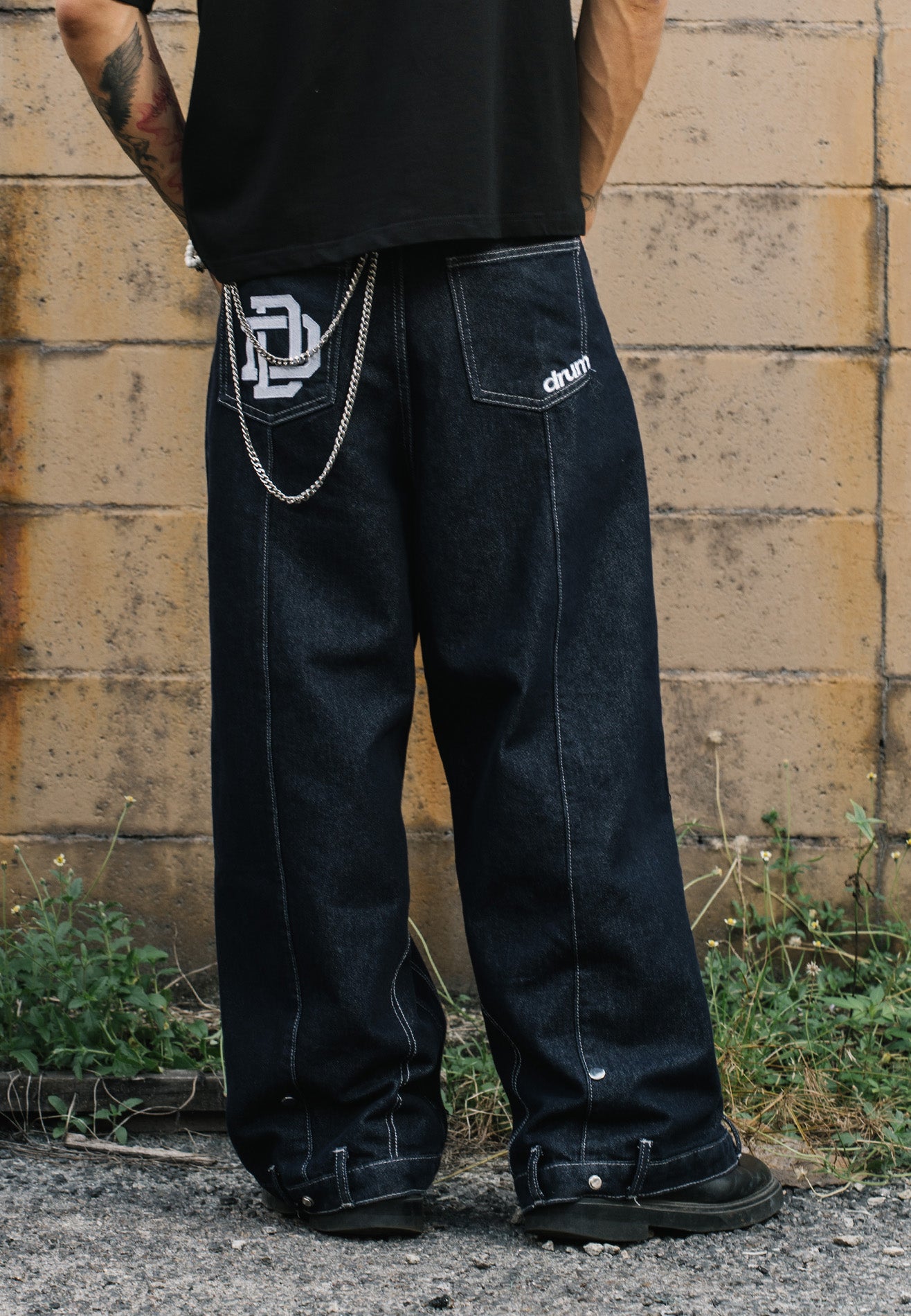DRUM S. Denim Syndicate Clasp Buckle Bone Baggy Jeans- Navy