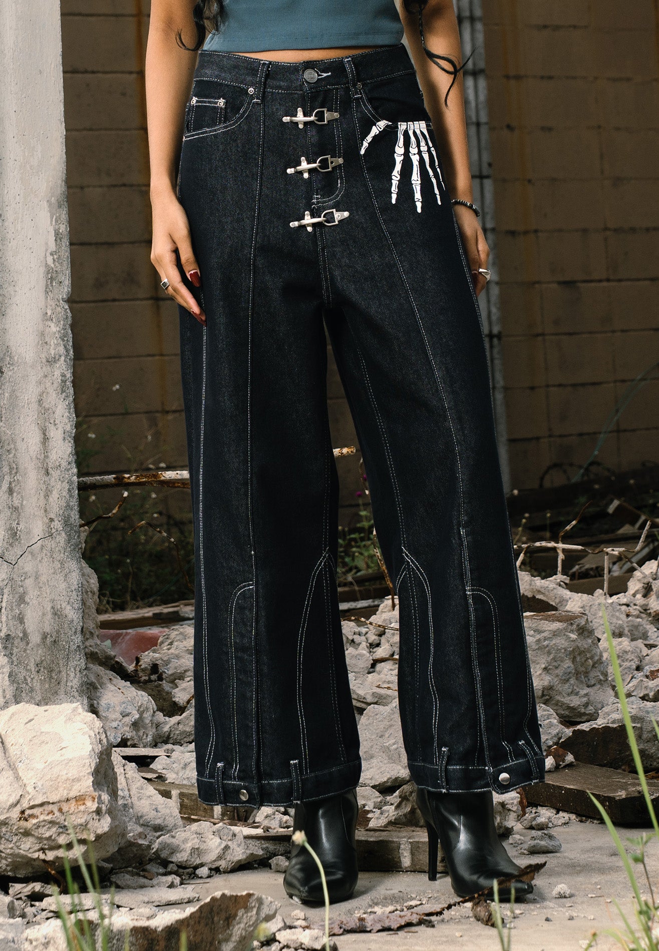 DRUM S. Denim Syndicate Clasp Buckle Bone Baggy Jeans- Navy