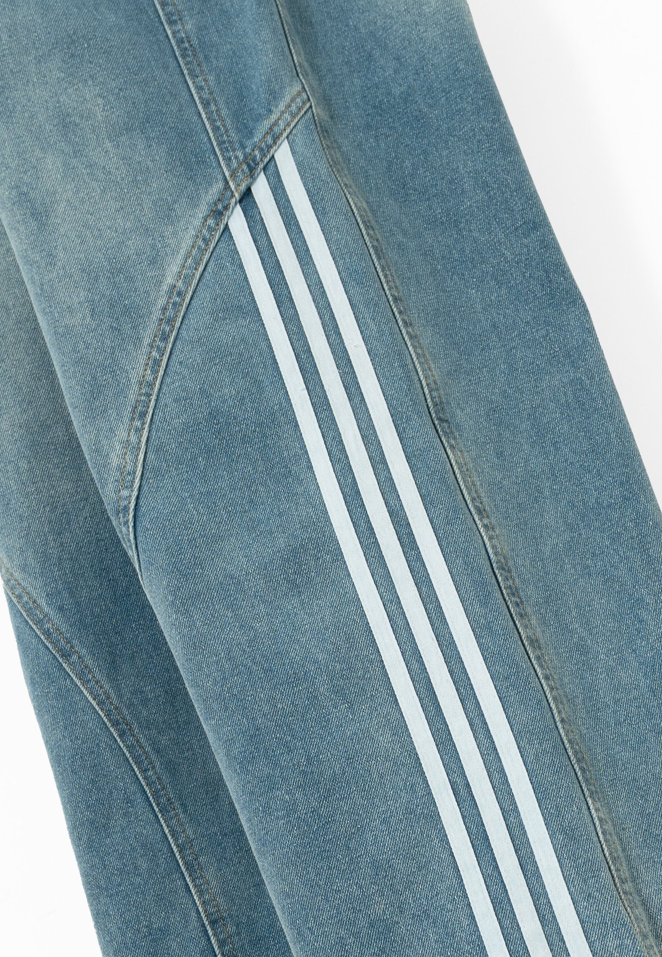 DRUM S. Grosgrain Tape Baggy Jeans- Light Blue