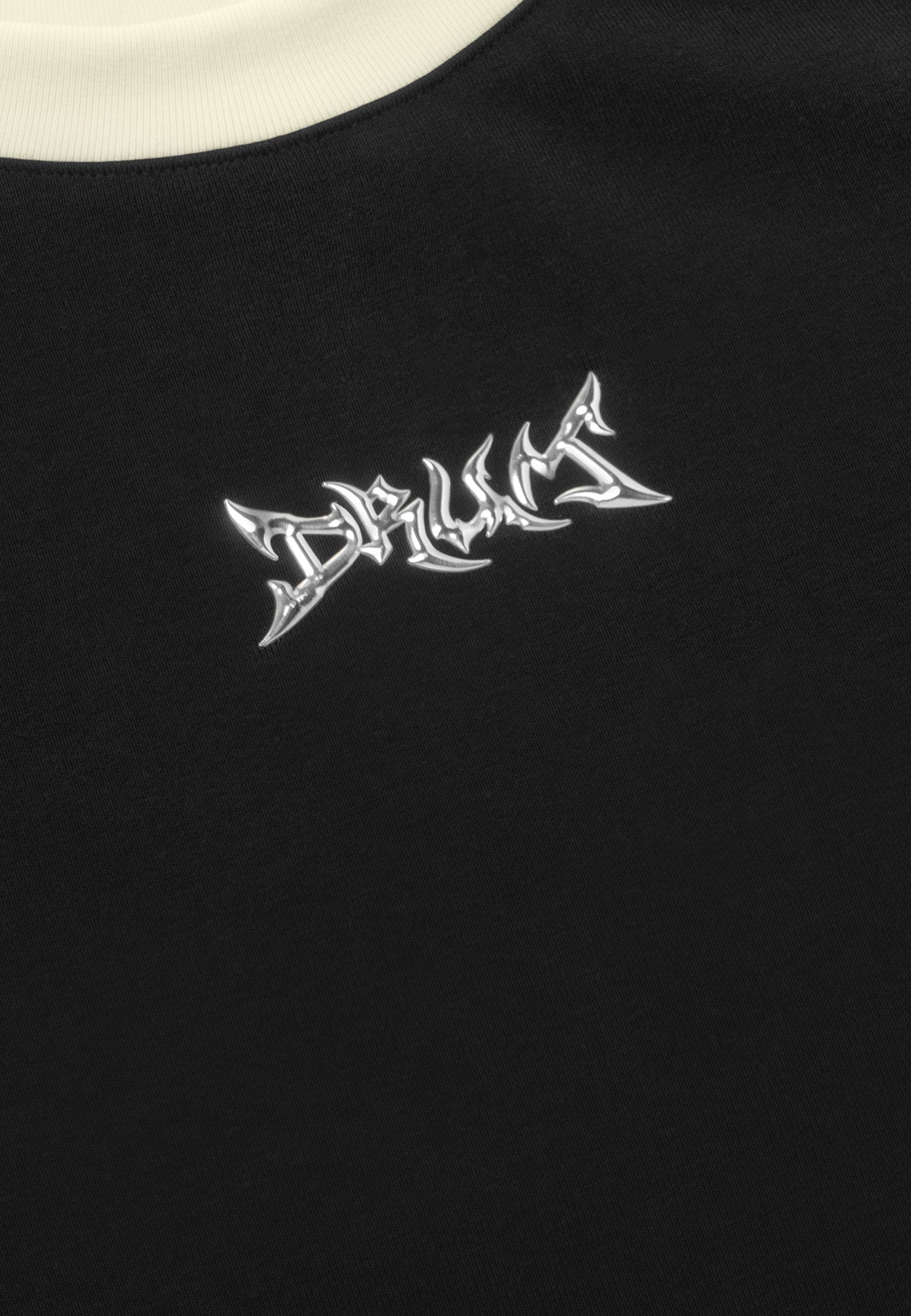 DRUM E. Women Silver Rubber Print Logo Raglan Crop Top- Black
