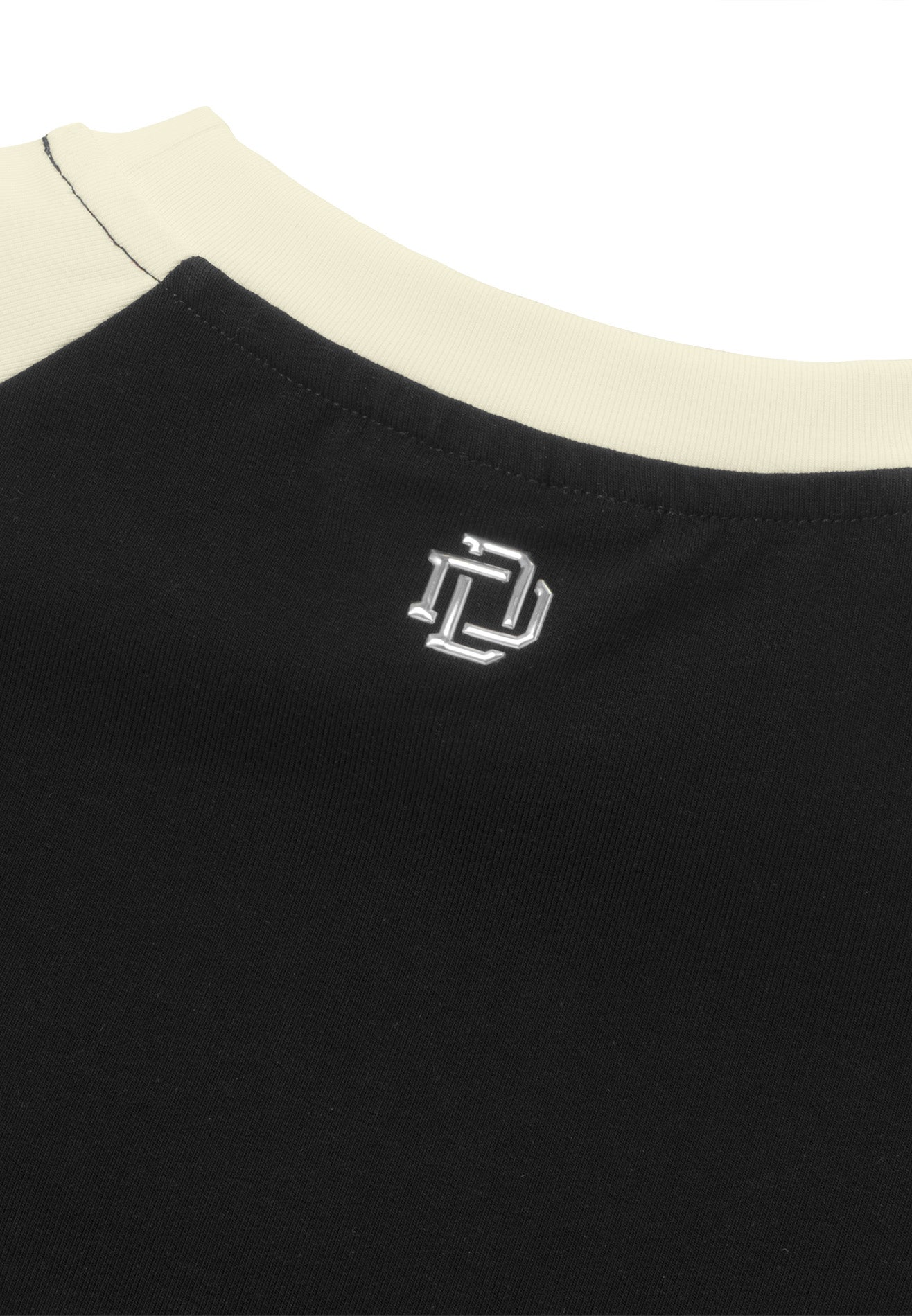 DRUM E. Women Silver Rubber Print Logo Raglan Crop Top- Black