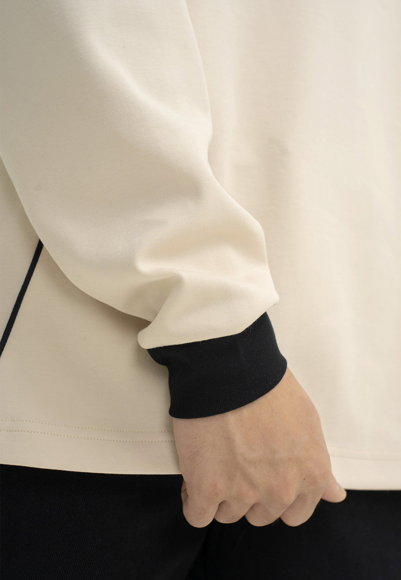 DRUM Select Graphic Long Tee- Light Khaki