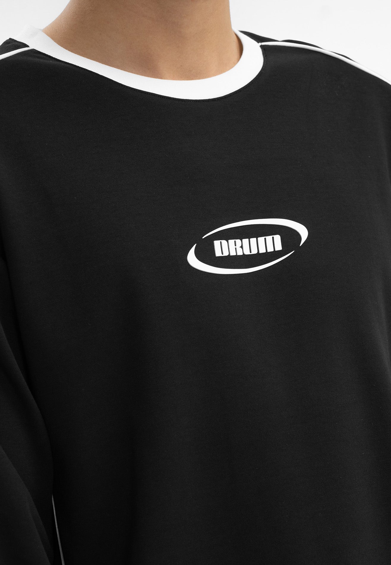 DRUM Select Graphic Long Tee- Black