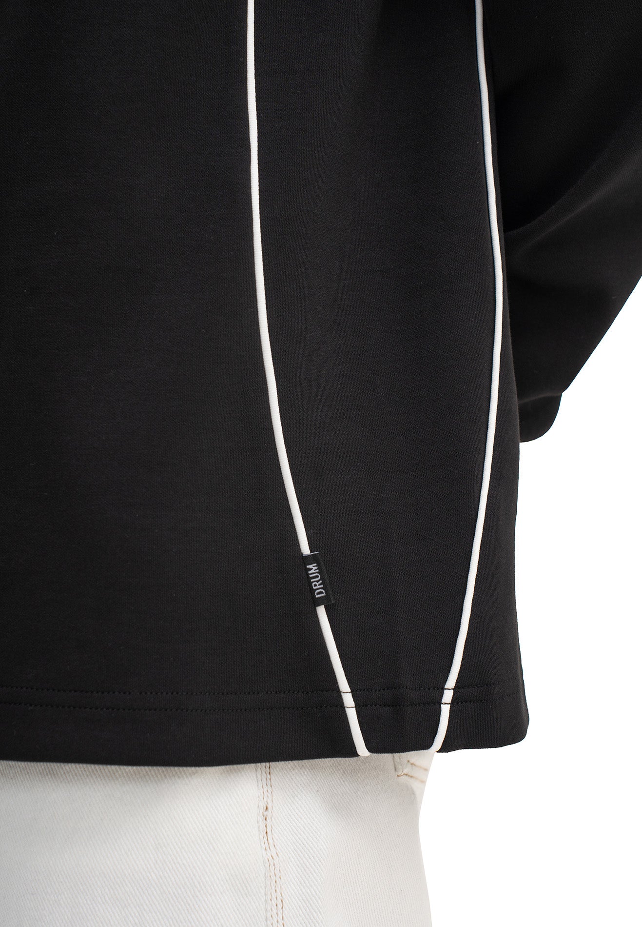 DRUM Select Graphic Long Tee- Black