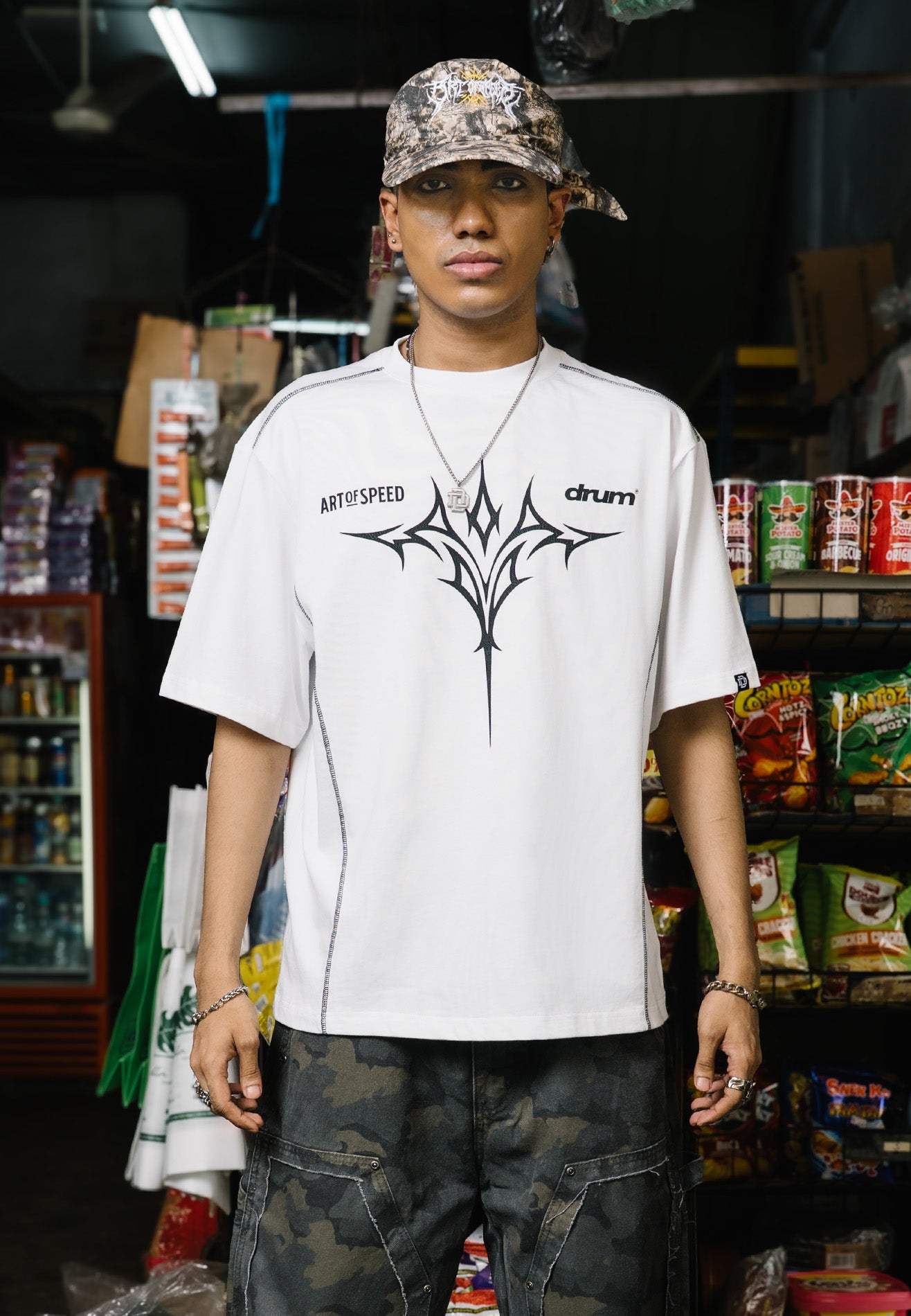 DRUM X AOS Trible Graphic Cracking Rubber Print Oversized Tee- White