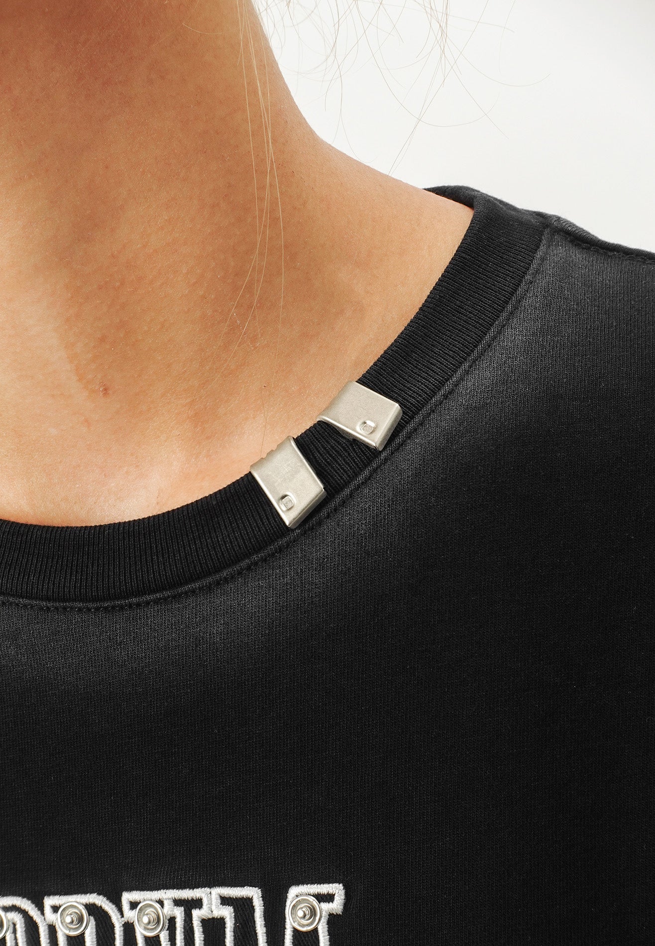 DRUM SELECT Women Ring Details Crop Top- Black