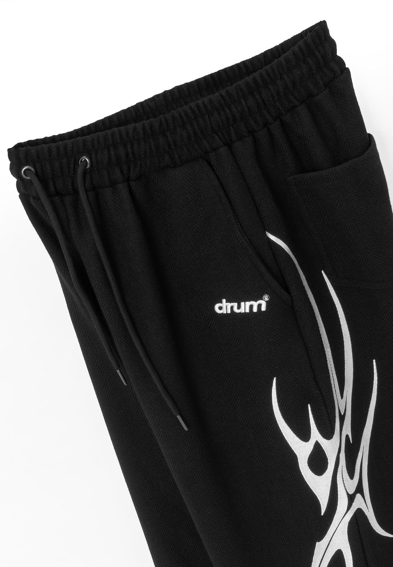 DRUM X AOS Trible Graphic Embroidery Sweatpants- Black