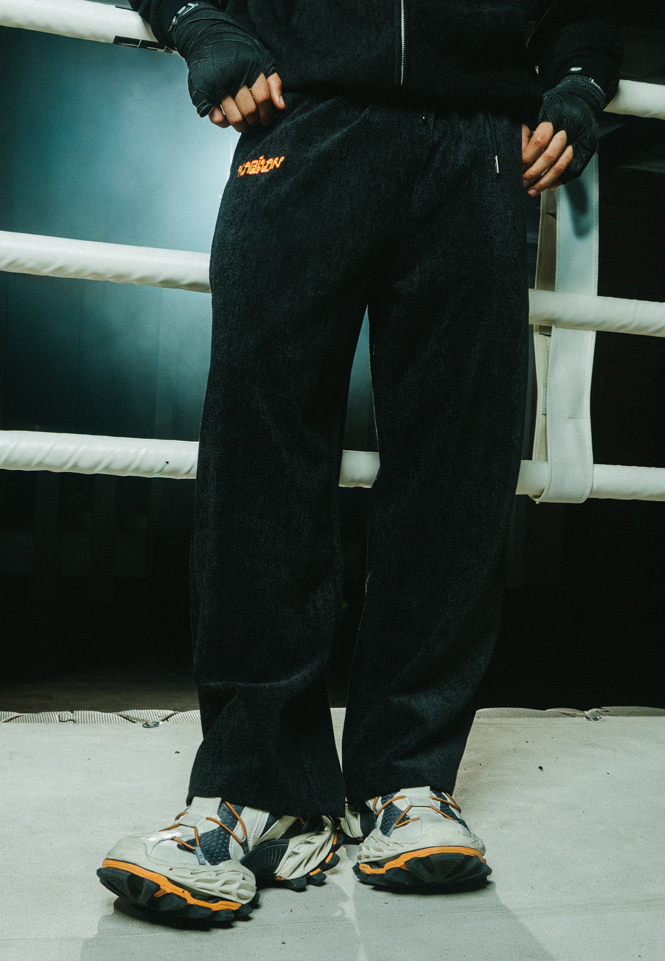 Drum x Kabilan Corduroy Logo Embroidery Sweatpants- Black
