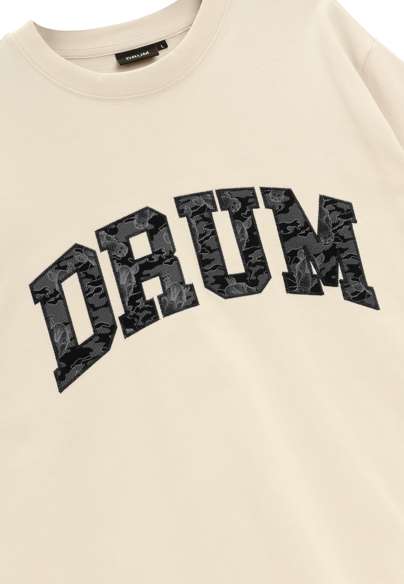DRUM S. Applique Logo Oversized Boxy Tee- Light Khaki