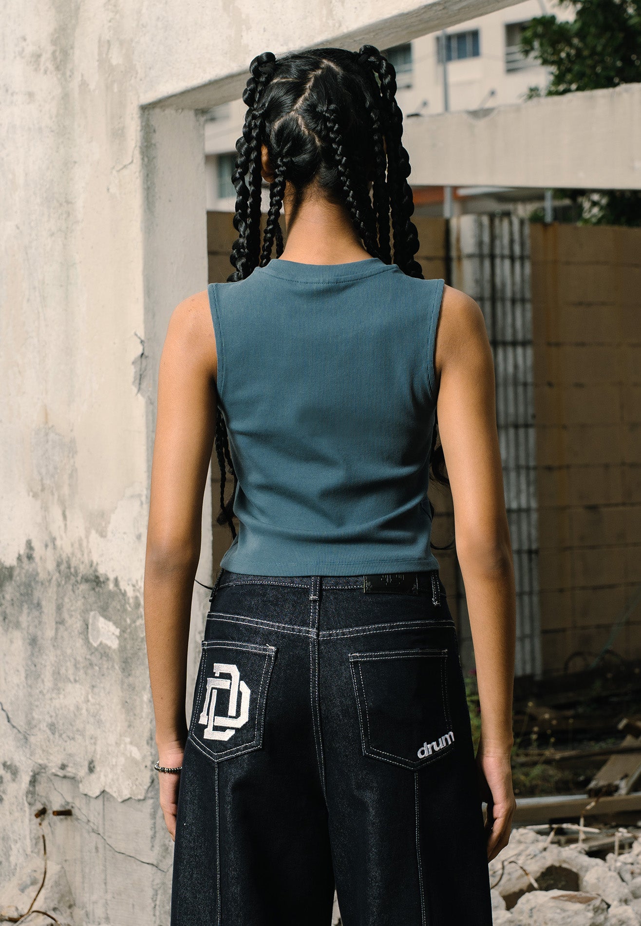 DRUM E. Woman Rubber Graphic Print Tank Crop Top- Grey Blue